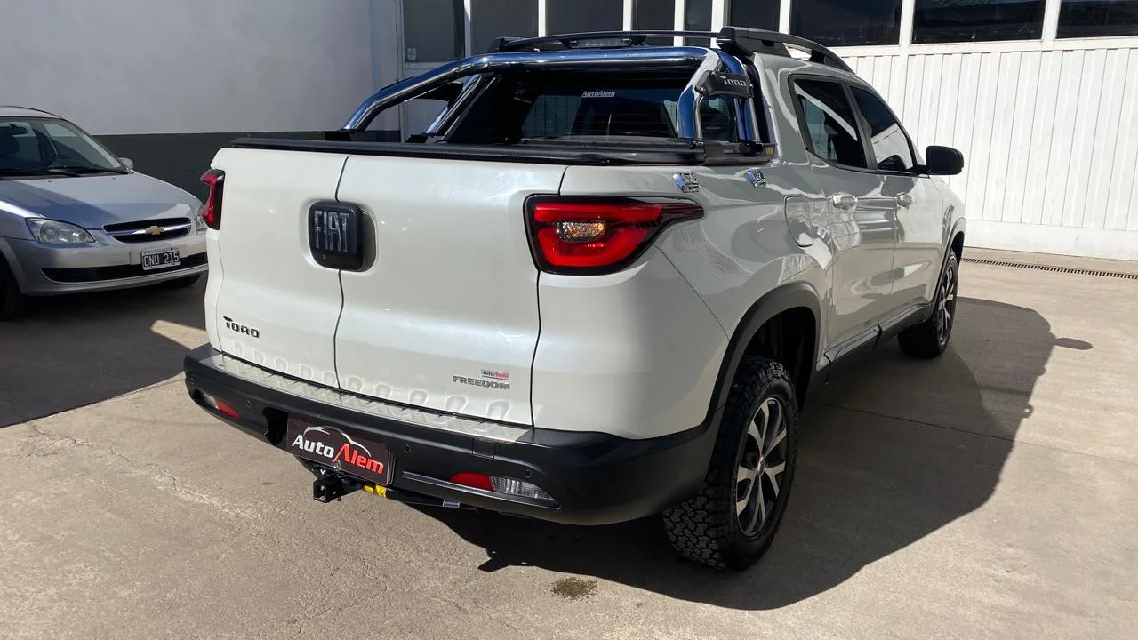 Fiat Toro 1.8 Nafta Freedom AT Año 2022 - Imagen 2